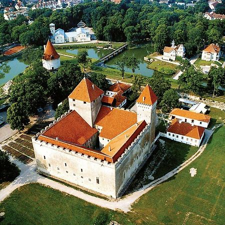 Cozy Summer House With Free Parking Near City Center & Beach Kuressaare Exterior foto