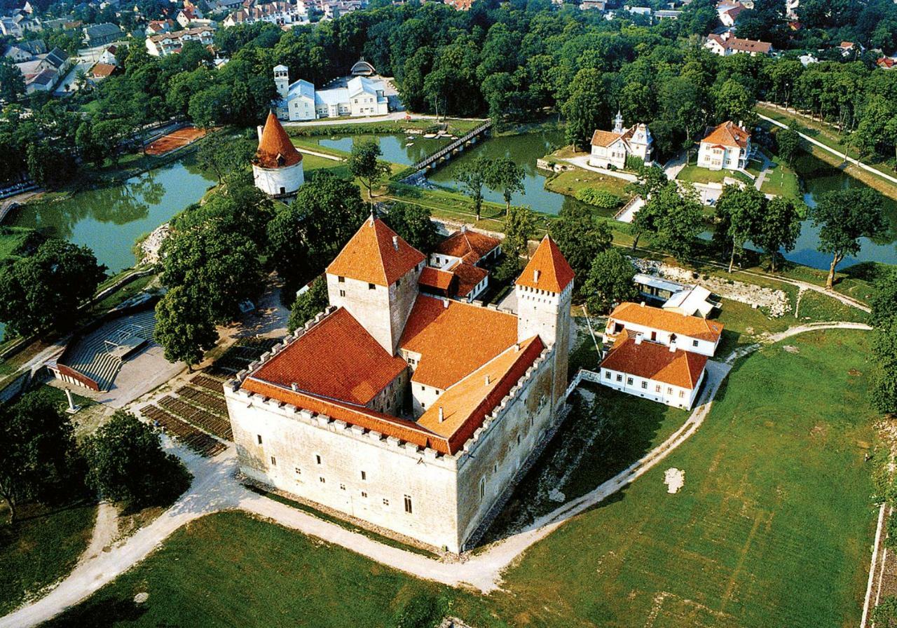Cozy Summer House With Free Parking Near City Center & Beach Kuressaare Exterior foto