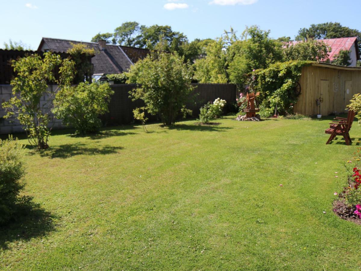 Cozy Summer House With Free Parking Near City Center & Beach Kuressaare Exterior foto