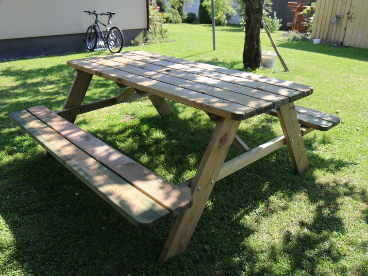 Cozy Summer House With Free Parking Near City Center & Beach Kuressaare Exterior foto