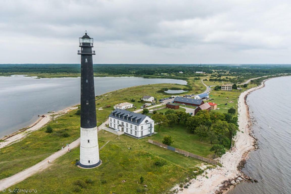 Cozy Summer House With Free Parking Near City Center & Beach Kuressaare Exterior foto